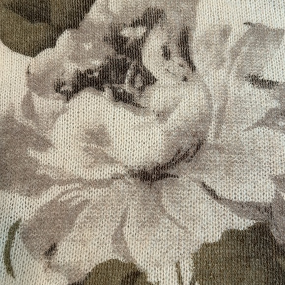 Beautiful oversized Abercrombie & Fitch Sweater - Picture 2 of 11